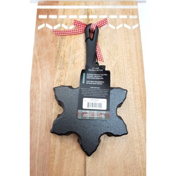 Snowflake Mini Cast Iron Skillet with Gingham Bow Brooklyn Steel - Picture 2 of 5